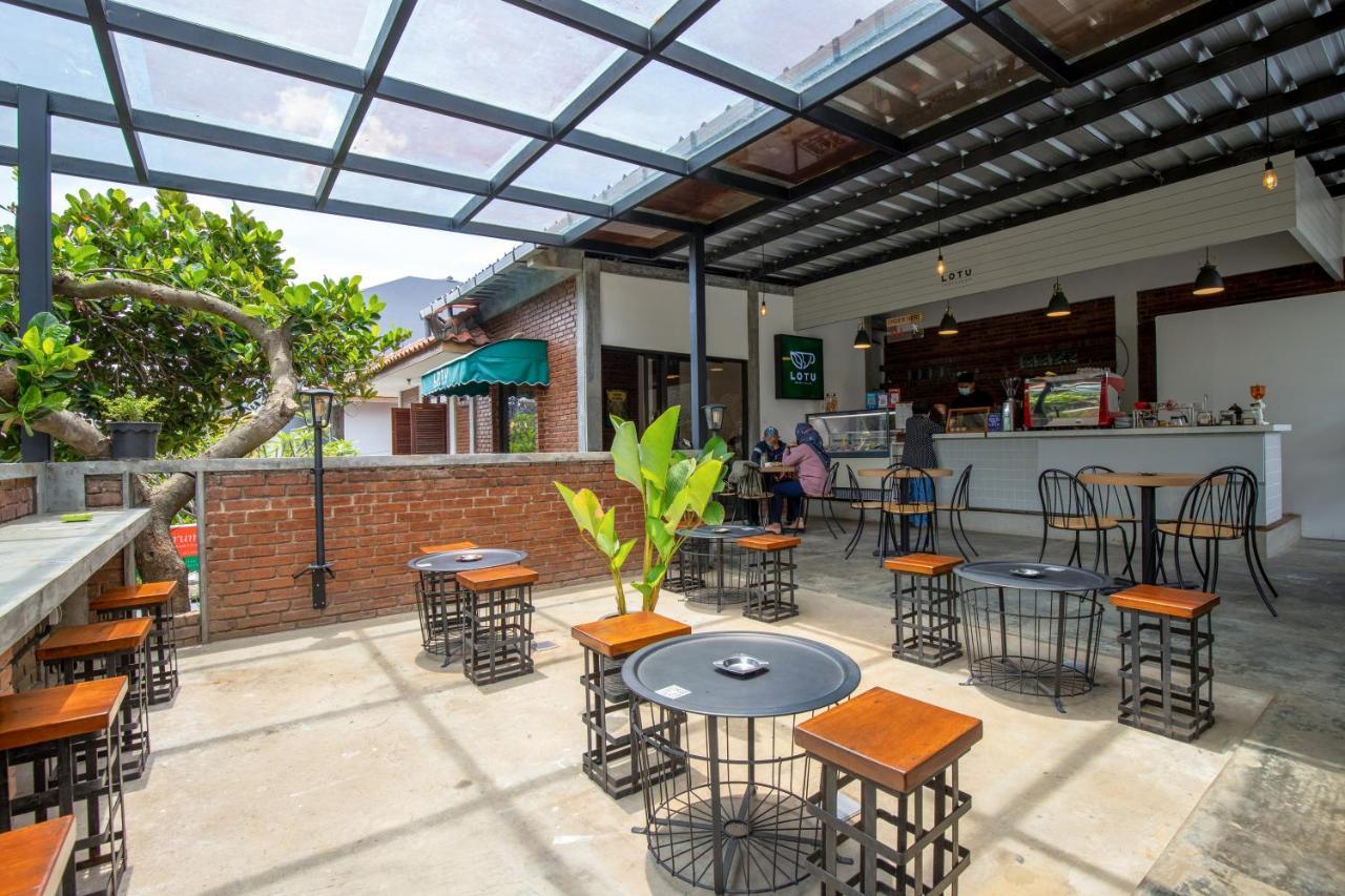 Sekararum Butik Syariah Guesthouse Бандунг Экстерьер фото